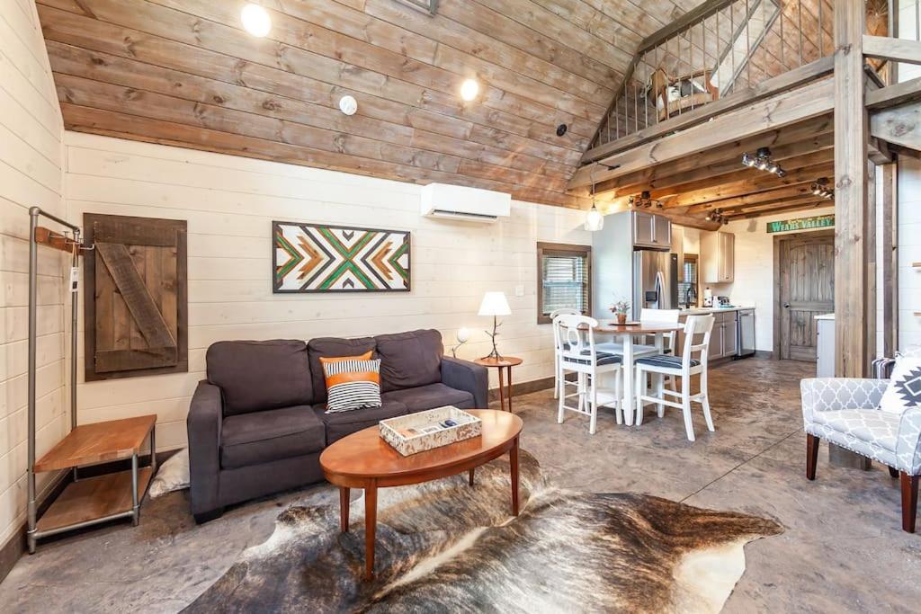 Romantic A-Frame Private Hottub Firepit Neargsmnp Sevierville Exterior photo